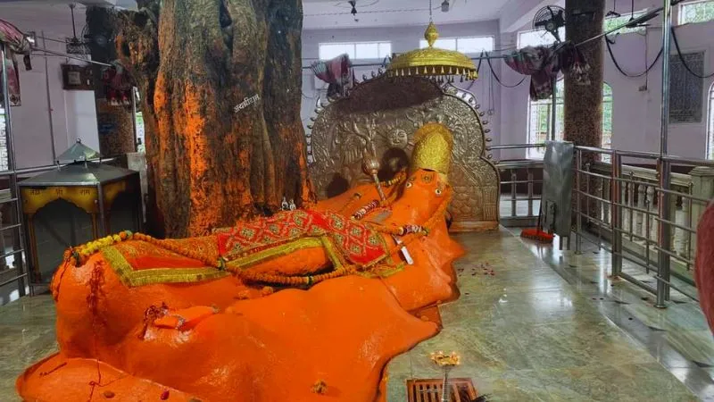 जामसांवली मंदिर: हनुमान की नाभि से निकलने वाला जल पीने से खत्म होती है भूत-प्रेत की बाधा!  मंगल दोष से भी मिलती है मुक्ति