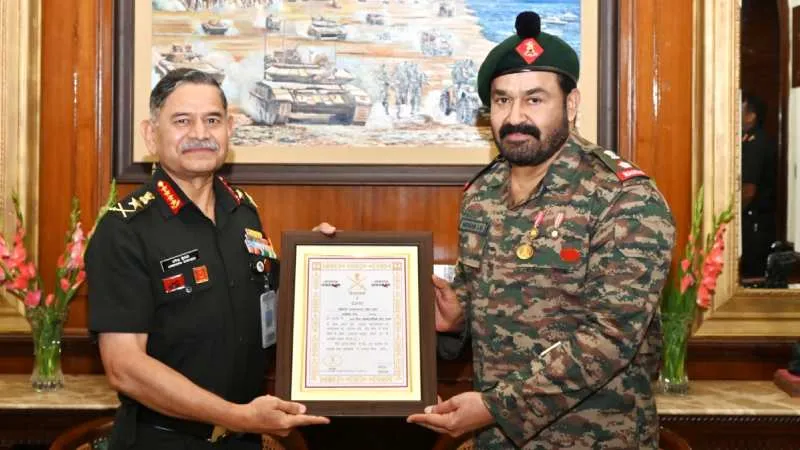 भारतीय सेना प्रमुख ने अभिनेता व मानद लेफ्टिनेंट कर्नल मोहनलाल को प्रशंसा पत्र देकर किया सम्मानित
