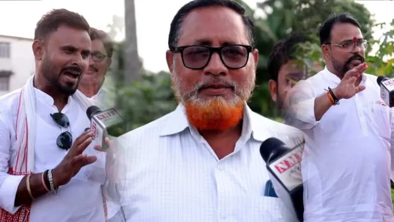 भगवा दाढ़ी वाले मुस्लिम ने बुर्के का विरोध कर उंगलियों पर गिनवा दी सरकारी योजनाएं! Yogi पर बड़ा ऐलान