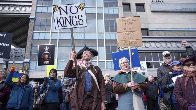 अमेरिका में ट्रंप के खिलाफ अब तक का सबसे बड़ा प्रदर्शन, सड़कों पर उतरे लाखों लोग, क्या है 'नो किंग्स' प्रोटेस्ट