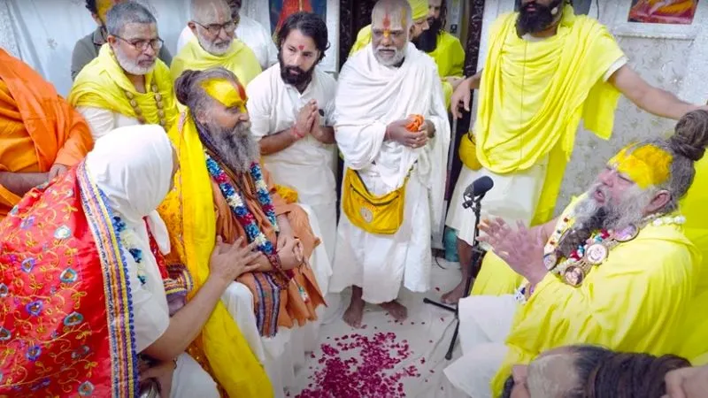 सीकर के संत को देख भावुक हुए प्रेमानंद महाराज, आंखों से छलके आंसू, आसन पर बिठाकर खुद नीचे बैठे, Video Viral