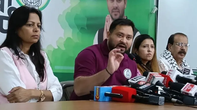 जीविका दीदियों को 30,000 महीना और संविदा कर्मचारियों को परमानेंट करेंगे... बिहार चुनाव के बीच तेजस्वी यादव का बड़ा ऐलान