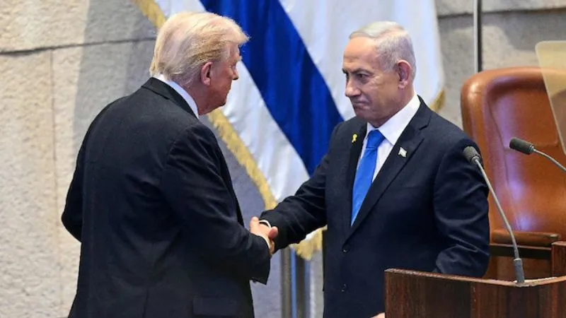 इजरायली संसद में ट्रंप के भाषण के दौरान मचा हंगामा! सांसदों ने विरोध में लहराए पोस्टर, जानें पूरा मामला?