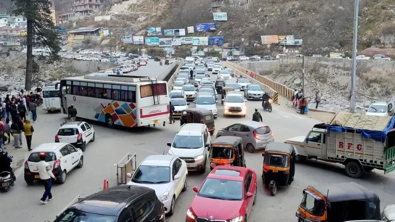 उत्तराखंड में ग्रीन टैक्स लागू, बाहरी वाहनों से वसूला जाएगा शुल्क