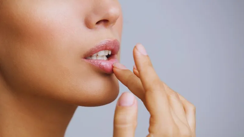 सर्दियों में फटते होंठों से ऐसे पाएं छुटकारा, नमी बनाए रखने के लिए अपनाएं ये घरेलू नुस्खे