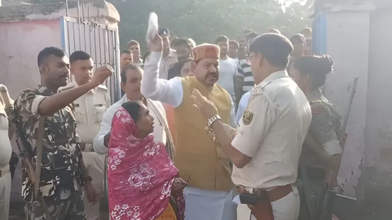 मतदान बूथ पर पुलिस अधिकारी को धमकी देना पड़ा भारी, मनेर विधायक भाई वीरेंद्र पर FIR दर्ज, जानिए पूरा मामला