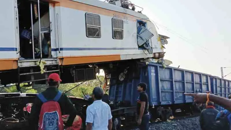 छत्तीसगढ़ में बड़ा ट्रेन हादसा: बिलासपुर के पास मेमू लोकल और मालगाड़ी की आमने-सामने टक्कर, 6 की मौत, कई घायल
