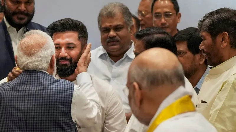 पीएम मोदी के हनुमान को लगने जा रहा 440 वोल्ट का झटका! ओपिनियन पोल ने बढ़ाई चिराग पासवान की चिंता, जानिए पूरी रिपोर्ट