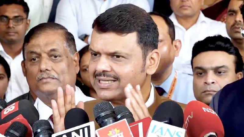 CM देवेंद्र फडणवीस ने राहुल गांधी के 'हाइड्रोजन बम' बयान पर कसा तंज
