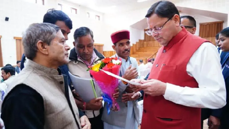 मुख्यमंत्री पुष्कर सिंह धामी ने जनता मिलन में सुनी समस्याएं, कहा- प्रशासन को जनता के और करीब लाना होगा