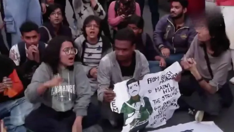 'कितने हिडमा मारोगे, हर घर से हिडमा...', प्रदूषण को लेकर था प्रदर्शन, लगने लगे नक्सलियों के समर्थन में नारे, VIDEO