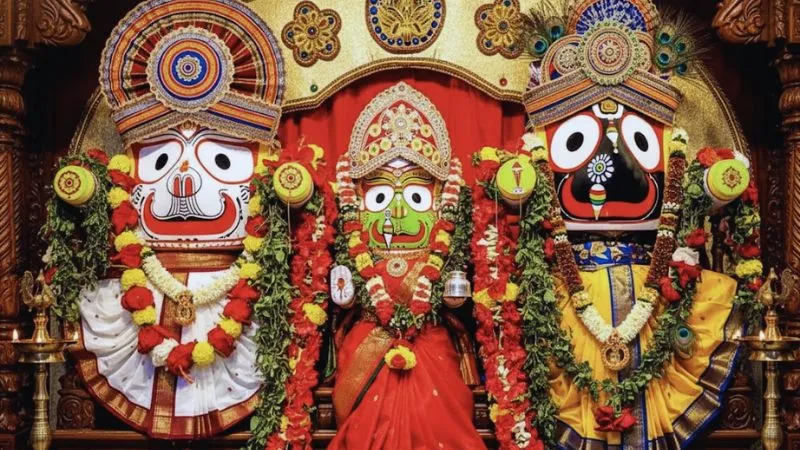 आखिर क्यों आज भी जगन्नाथ मंदिर में होती है अधूरी मूर्तियों की पूजा? जानिए पौराणिक कथा