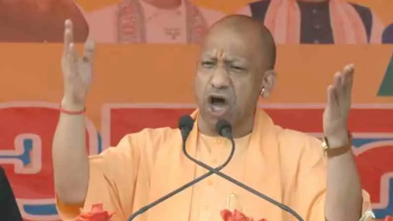 दरभंगा में योगी आदित्यनाथ के रोड शो में उमड़ी भारी भीड़, गूंजे 'जय श्री राम' और 'बुलडोजर बाबा जिंदाबाद' के नारे