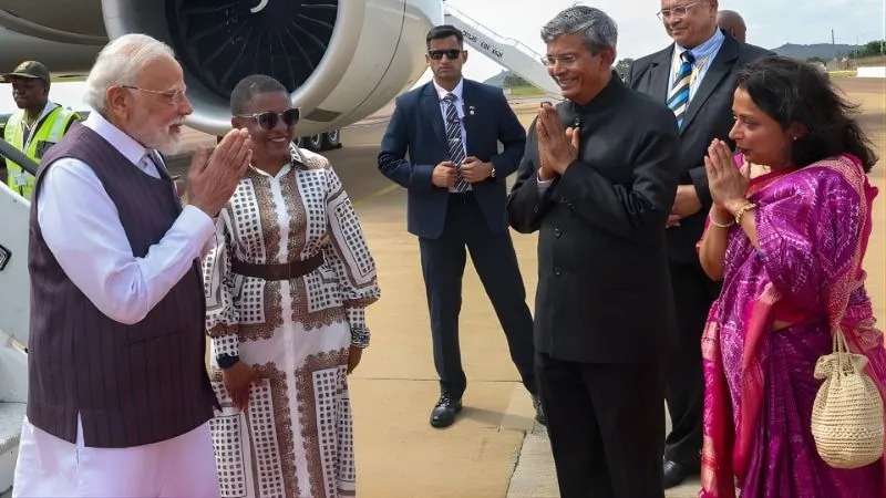 G-20 समिट में भारत की मजबूत भागीदारी… PM मोदी पहुंचे साउथ अफ्रीका, जानें किन मुद्दों पर होगी सम्मेलन में चर्चा?