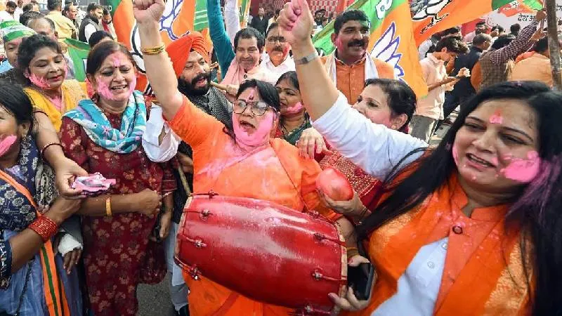 बिहार में एनडीए की जीत पर महिला कार्यकर्ताओं में उत्साह,  लगे जय नीतीश, जय मोदी और जय जय श्री राम के नारे