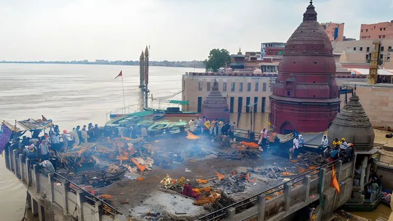 मणिकर्णिका घाट पर चिता के ठंडा होने के बाद क्यों लिखा जाता है 94? रहस्य जानकर हैरान रह जाएंगे आप!