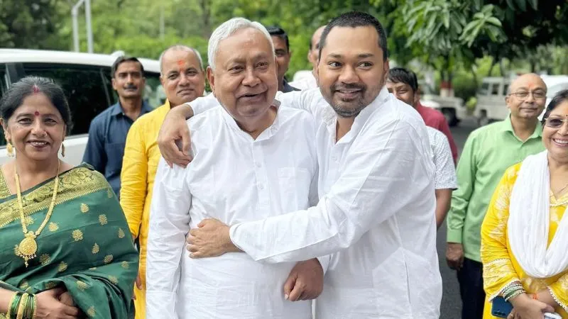 'पिता जी को उनके काम का इनाम मिला है...', NDA की प्रचंड जीत पर सीएम नीतीश के बेटे का पहला रिएक्शन, जानें क्या कहा