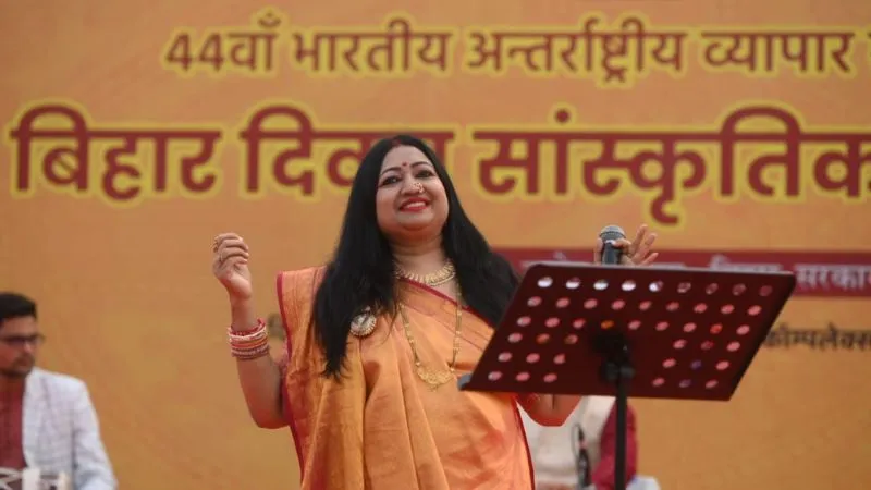 जिस माटी में जन्मे उस पर कुर्बान...इंटरनेशनल ट्रेड फेयर मेें बिहार का जलवा, लोक गायिका नीतू नवगीत के गीतों ने बांधा समां