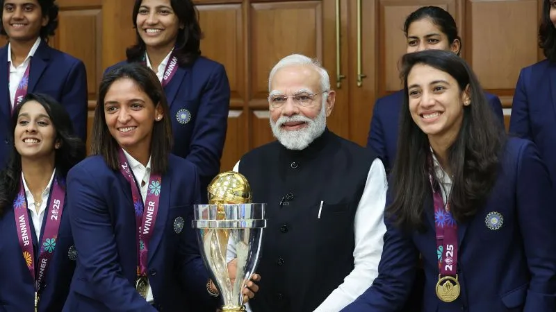 हनुमान जी का टैटू, बायो में जय श्री राम...वर्ल्ड कप विनिंग टीम से मिले PM मोदी, जानें किस से क्या हुई बात