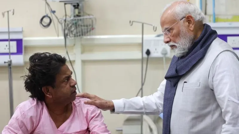 भूटान से लौटते ही सीधे LNJP हॉस्पिटल पहुंचे पीएम मोदी, दिल्ली कार ब्लास्ट में हुए घायलों से की मुलाकात, डॉक्टरों से भी ली जानकारी