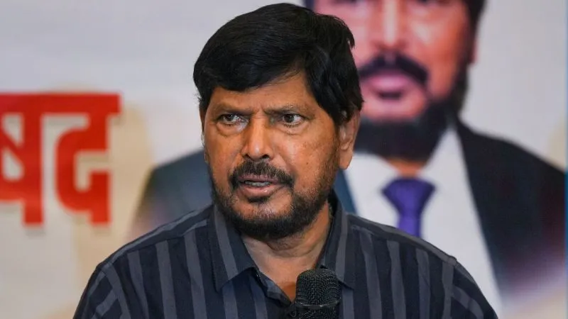 'पाकिस्तान से होगी आर-पार की लड़ाई...', दिल्ली हमले पर भड़के केंद्रीय मंत्री रामदास आठवले का बड़ा बयान, कहा- इसके पीछे दुश्मन मुल्क का हाथ