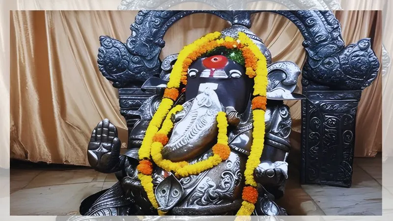 ऐसा रहस्यमयी मंदिर, जहां चट्टान पर बनी है भगवान गणेश की प्रतिमा, कान में फुसफुसाकर भक्त मांगते हैं मनोकामना