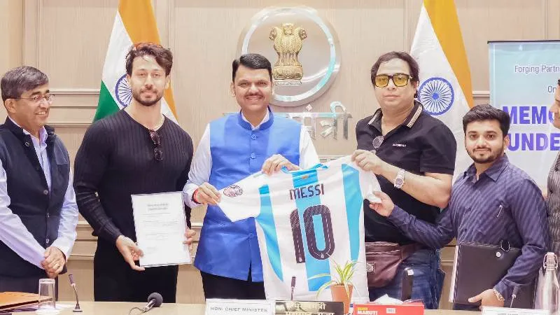 स्पोर्ट्स प्रमोशन में आगे आए टाइगर श्रॉफ, CM फडणवीस के साथ उठाया बड़ा कदम, पिता जैकी श्रॉफ ने वीडियो किया शेयर