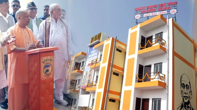 CM योगी ने माफिया मुख्तार के अवैध कब्जे से मुक्त जमीन पर बने फ्लैटों की चाबी आवंटियों को सौंपी, कहा- अब माफिया प्रवृत्ति नहीं पनप पाएगी