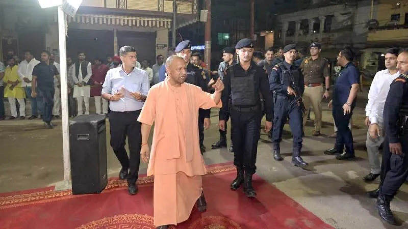 मुख्यमंत्री योगी ने गोरखपुर में विरासत गलियारा का किया निरीक्षण, निर्माण कार्य में तेजी और गुणवत्ता पर दिया जोर