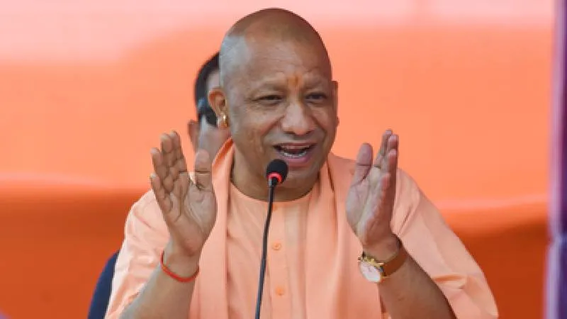 'विकसित उत्तर प्रदेश': कनेक्टिविटी का हब बना UP...13 एक्सप्रेस-वे, 5 इंटरनेशनल एयरपोर्ट, औद्योगिक विकास को नई रफ़्तार