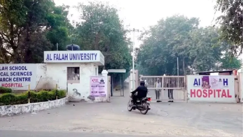 अल फलाह यूनिवर्सिटी पर चलेगा बुलडोजर! दिल्ली धमाके के बाद अवैध निर्माण पर प्रशासन ने की बड़े एक्शन की तैयरी