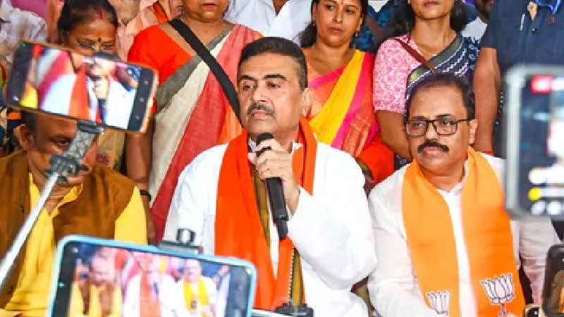 बिहार नतीजों के बाद बंगाल में BJP–TMC आमने-सामने, अधिकारी का दावा- घबराई हुई है तृणमूल