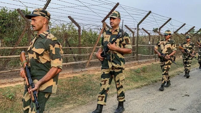 त्रिपुरा में पशु तस्करों के हमले में बीएसएफ के 5 जवान घायल, गाड़ी भी तोड़ी, आरोपियों की तलाश जारी