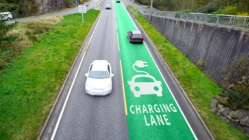 दुनिया का पहला ‘चलते-चलते चार्ज’ हाईवे, अब आपकी कार रुके बिना होगी चार्ज