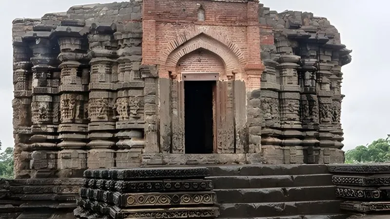 Daitya Sudan Temple: अनोखे रूप में विराजमान हैं भगवान विष्णु, मंदिर से जुड़ा रहस्य आपको भी चौंका देगा