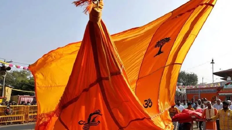 दीप्तिमान सूर्य और ‘ॐ’ से सजी 20 फीट लंबी धर्म ध्वजा, राम मंदिर के शिखर पर फहराने को तैयार