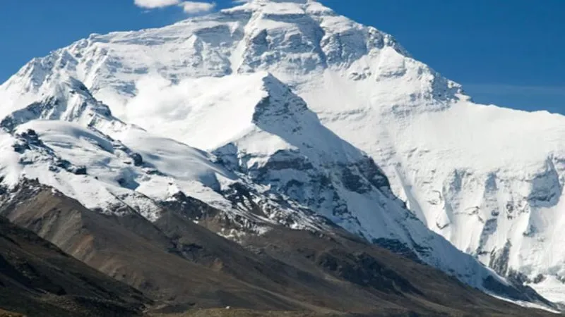 नेपाल में हिमस्खलन से 7 पर्वतारोहियों की मौत, 4 लापता, 5,630 मीटर ऊंची चोटी पर हुआ हादसा, राहत व बचाव कार्य जारी