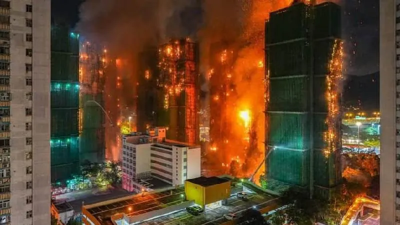 हांगकांग की 8-मंजिला इमारत में भयंकर आग, 44 की मौत, 279 लोग लापता