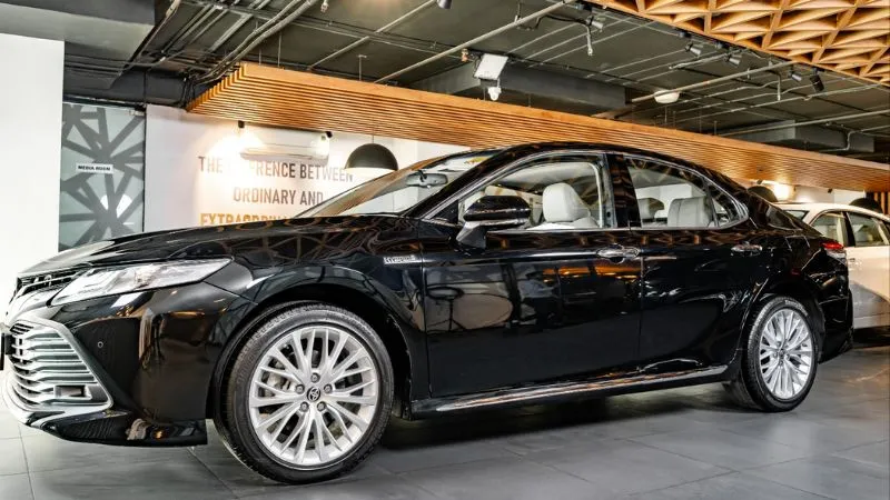 पेट्रोल-डीजल कारों को मात देती हैं हाइब्रिड कारें, जानें कैसे होती है फ्यूल बचत