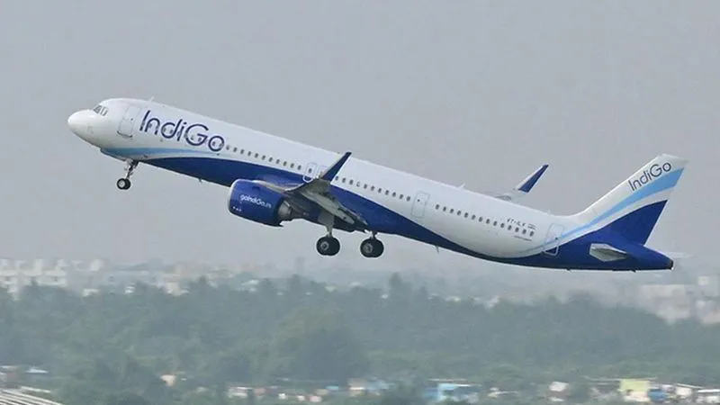 विमान में मानव बम है भूल के भी हैदराबाद मत ले जाना... इंडिगो फ्लाइट को मिला धमकी भरा ईमेल, मुंबई में हुई इमरजेंसी लैंडिंग, मचा हड़कंप