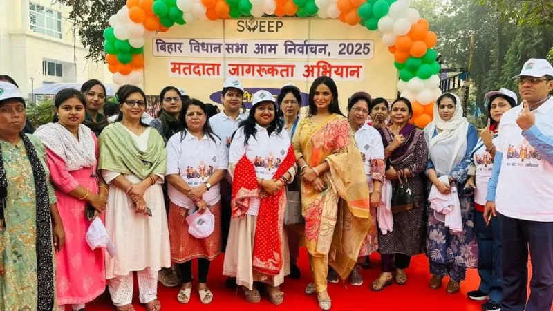 'वोट है ताकत, वोट है हिम्मत...', डॉ. नीतू कुमारी के नेतृत्व में हुआ 'मतदाता जागरूगता अभियान' का आयोजन, 500 से अधिक लोगों ने ली वोट देने की शपथ