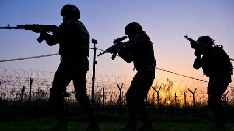 पंजाब बॉर्डर पर BSF की बड़ी कार्रवाई, ड्रोन से भेजी हेरोइन और हथियार बरामद, चार तस्कर गिरफ्तार