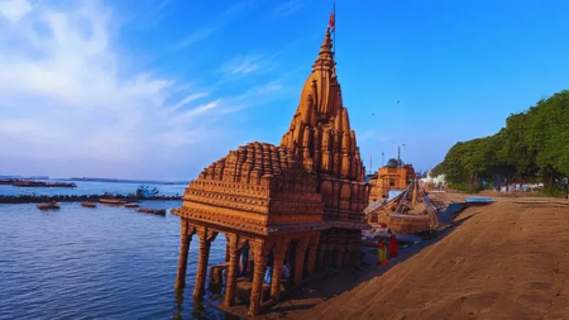 क्यों पानी में डूबा रहता है रत्नेश्वर महादेव मंदिर? श्राप या फिर कोई चमत्कार, जानें इसका रहस्य