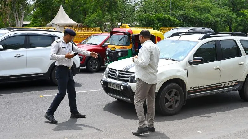 दिल्ली में आज से इन गाड़ियों की No Entry, जानें किन वाहनों को मिलेगी छूट