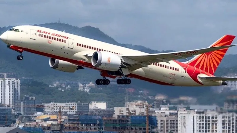 बड़ा हादसा टला! उड़ान भरते ही मिली टेक्निकल खराबी… चंद मिनटों में लौटी एयर इंडिया की फ्लाइट