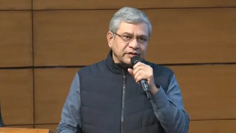 भारतीय रेलवे में हादसों में आई रिकॉर्ड कमी, सुरक्षा बजट तीन गुना बढ़ा