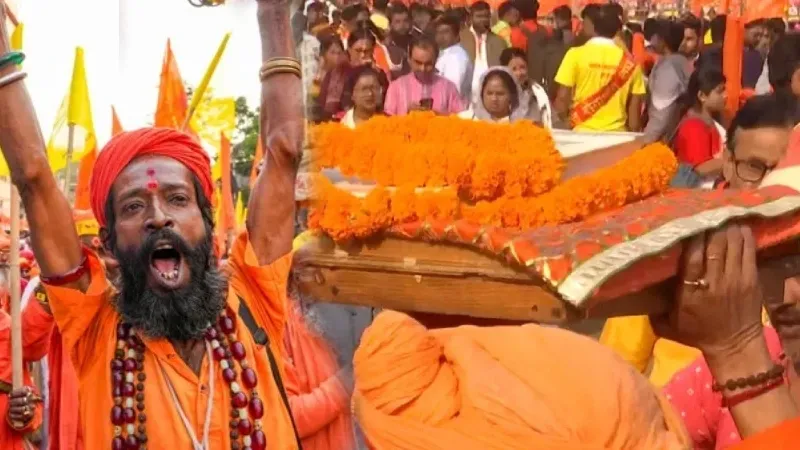 बंगाल में 'धर्मयुद्ध' का ऐलान... कोलकाता में दिखी सनातनियों की ताकत, लाखों लोगों ने सामूहिक गीता पाठ में लिया हिस्सा