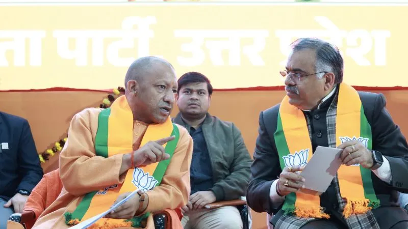 'थोड़ी भी लापरवाही पड़ेगी भारी...', SIR को लेकर CM योगी का सख्त संदेश, कार्यकर्ताओं से कहा- गंभीरता से करें काम