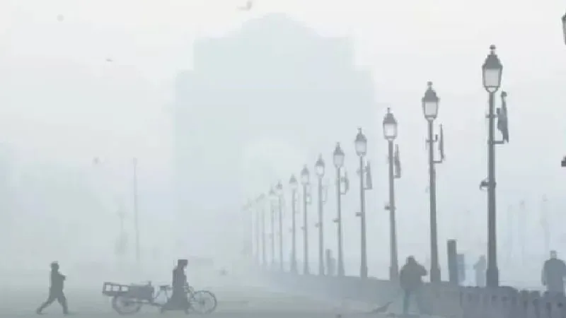 घने कोहरे की मार से दिल्ली-NCR बेहाल… विजिबिलिटी शून्य के करीब, IMD का ऑरेंज अलर्ट, कई उड़ानें प्रभावित