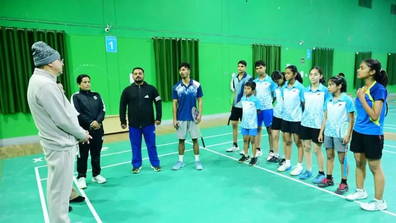 बागेश्वर दौरे में मुख्यमंत्री धामी ने खेल से दिया फिटनेस का संदेश, खिलाड़ियों का बढ़ाया उत्साह